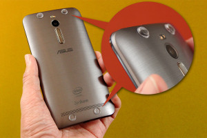 背中に透明のクッションゴム